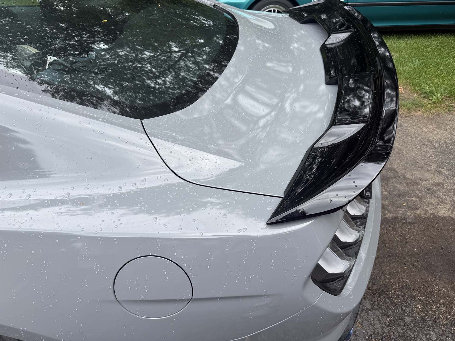 Close-up of the Mustang rear spoiler and trunk